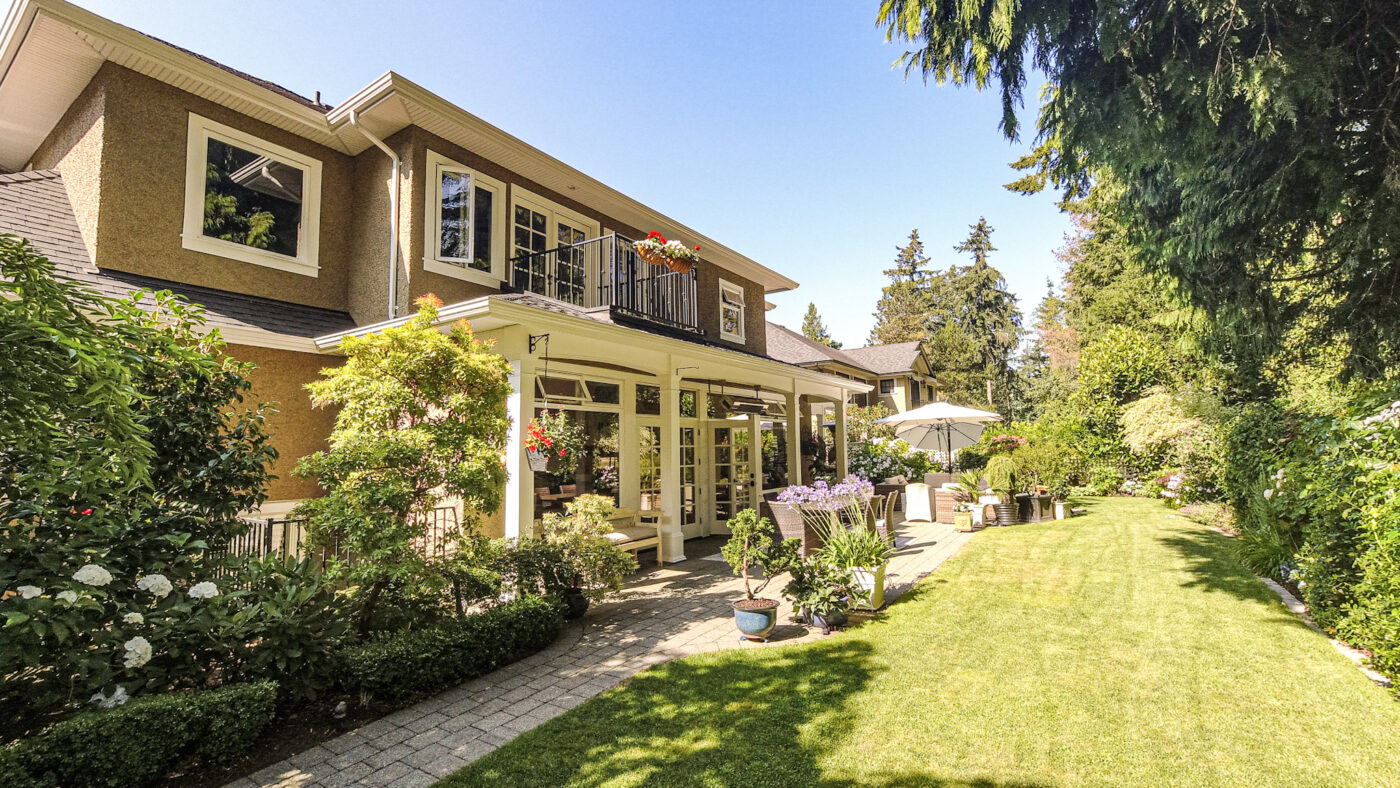 A single house painted by Armstrong Custom Decoring